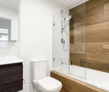 Beautiful 2 Bedroom Apartment - Walk to Shops and Station! - Photo 6