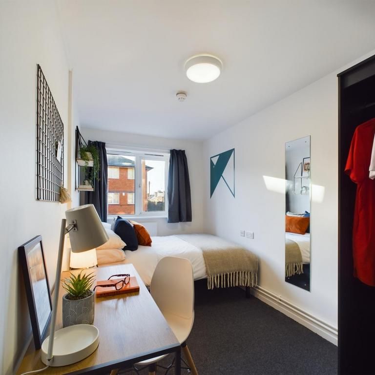 1 bedroom in a house share to rent - Photo 1