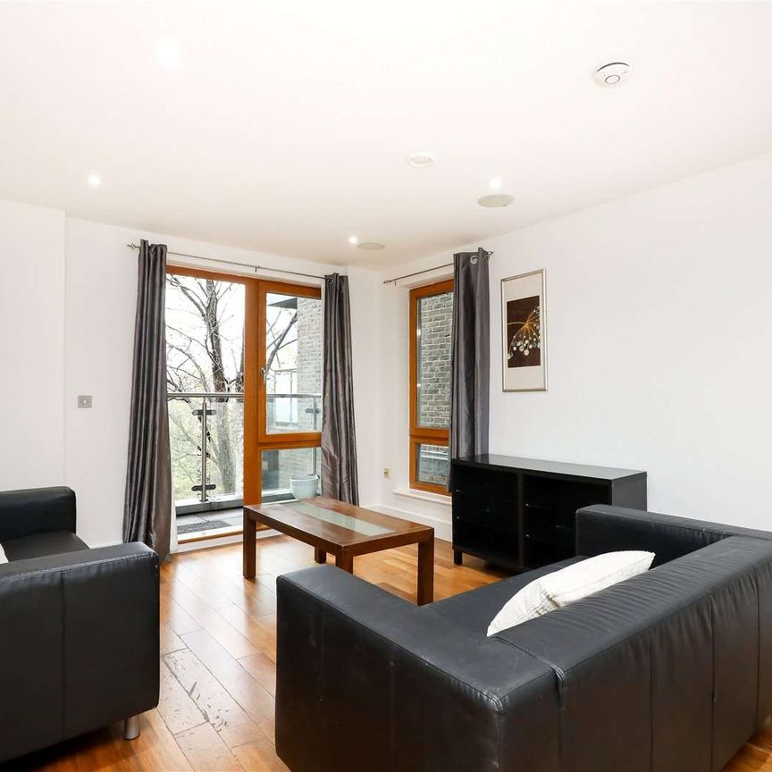 A modern two bedroom two bathroom flat close to Putney high street. - Photo 1