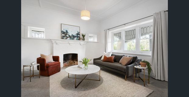 Elegant Corner Residence with Pool in Malvern East - Photo 1