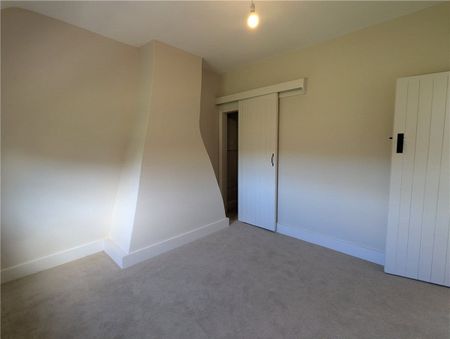 A lovely, newly refurbished 3 bed property in Cheriton offering 3 bedrooms, kitchen/dining area and living room. With good size garden and beautiful views. - Photo 3