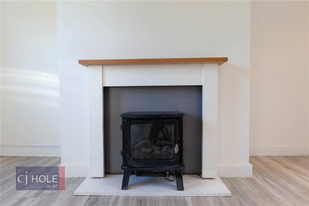 4 bedroom semi-detached house to rent - Photo 2