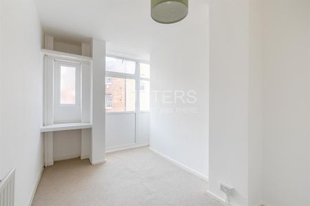 3 bedroom flat to rent - Photo 4