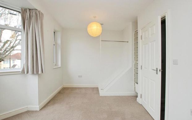 A well-presented three-bedroom family home located on Southmead Road, BS10. - Photo 1
