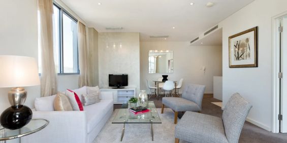 Oversized Designer Apartment with a Northerly Aspect - Photo 3