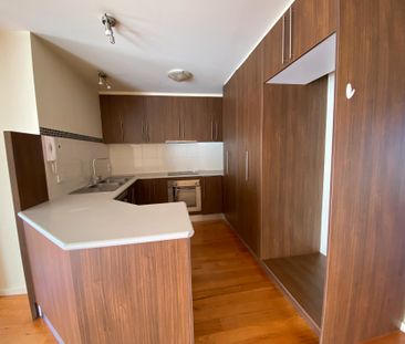 Convenientlly Located Apartment - Photo 6