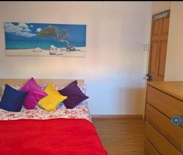 1 bedroom in a flat share to rent - Photo 2