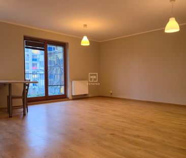 cztery pokoje, miejsce postojowe, komórka, balkon - Zdjęcie 1