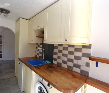 2 bedroom semi-detached house to rent - Photo 6