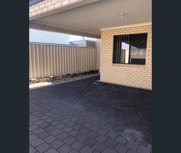 428 B Hamilton Road, Lake Coogee, WA 6166 - Photo 3