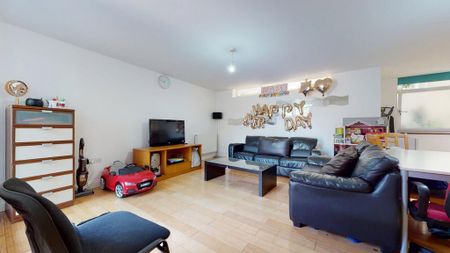 2 bedroom ground floor flat to rent - Photo 2