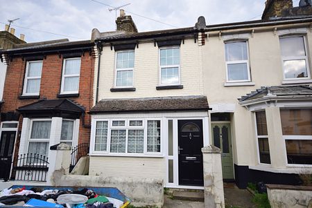 3 bedroom terraced house to rent - Photo 5