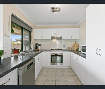 Beautiful Family Home in Seaford! - Photo 2