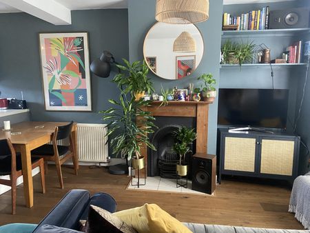 2 Bed Terraced House, Downsell Road, E15 - Photo 2