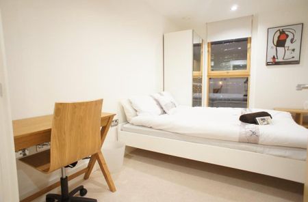 3 Bed Flat, Streamlight Tower, E14 - Photo 3