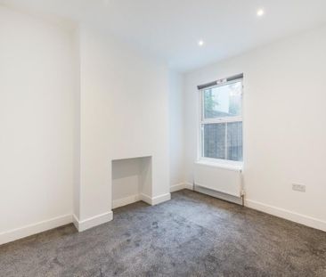 4 bedroom terraced house to rent - Photo 5