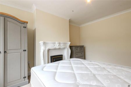 4 bedroom semi-detached house to rent - Photo 4