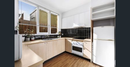 Stylish Ground Floor Apartment in the Prestigious Scotch Hill Precinct - Photo 5