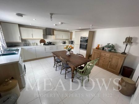 3 bedroom semi-detached house to rent - Photo 2