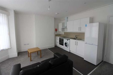 Morris Road Upper Flat, **student Apartment** Student Apartment **, Southampton, SO15 - Photo 3