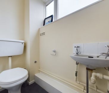 Room in a Shared House, London, SW8 - Photo 6