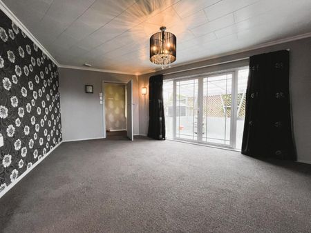 Modern Family Home - Photo 4