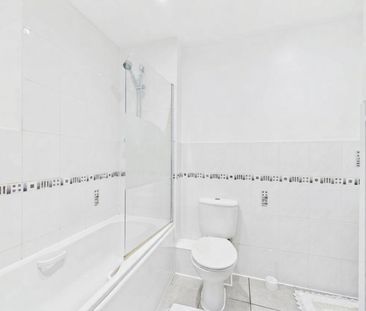 2 bedroom Flat in English Court, Wokingham - Photo 6