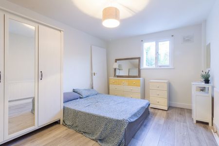 3 Bed Maisonette, Surrey Quays, SE16 - Photo 3