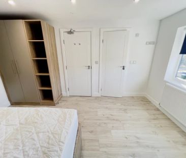 room 3 - Photo 6