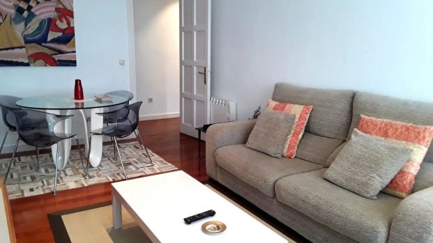 Piso de alquiler en Plaza Lasala de, Parte Vieja - Photo 1