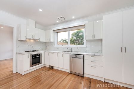 Renovated and Beautifully Presented Family Residence in well Sought-After Neighbourhood - Photo 3