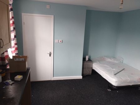 Room in a Shared Flat, Knowsley Road, L20 - Photo 2