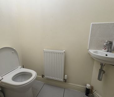 Violet Close - Photo 6