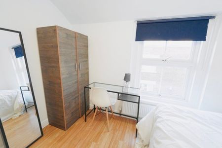 Room in a Shared Flat, Court Street, E1 - Photo 3