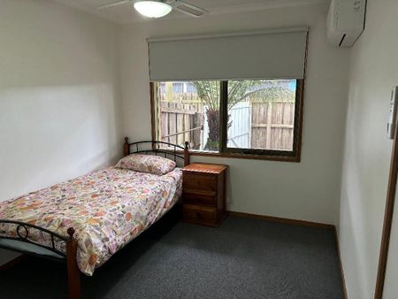 Cranbourne - Photo 2