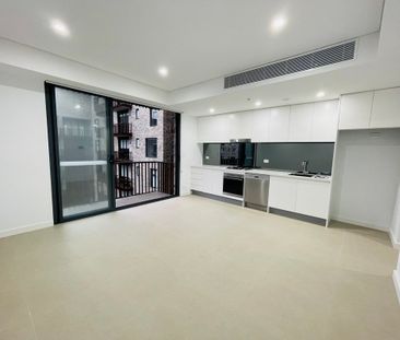 Stylish 1-Bedroom Apartment in the Heart of Rosebery! Move in Now! - Photo 3