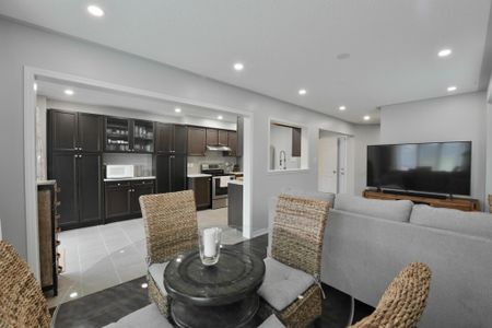 For Lease - 54 Long Street, Bradford West Gwillimbury, Ontario - Photo 2