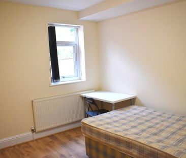 1 bedroom in a house share to rent - Photo 3