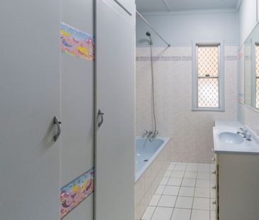 Lovely cosy home close to schools and Shopping centre - Photo 4
