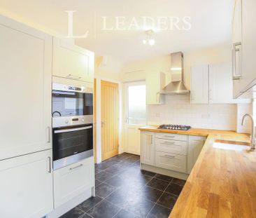 3 bedroom semi-detached house to rent - Photo 6