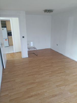 2 Bed Flat, Caledonia Court, NW4 - Photo 1