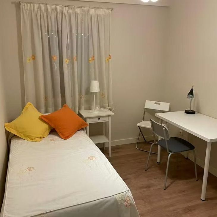 Calle Zapardiel, Sevilla, Andalusia 41005 - Photo 1