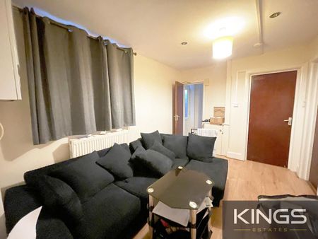 3 bedroom flat to rent - Photo 2