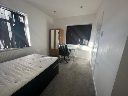 6 bedroom terraced house to rent - Photo 3