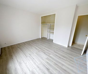 MAISON VOISINS LE BRETONNEUX - 8 pièce(s) - 182.56 m2 - Photo 5