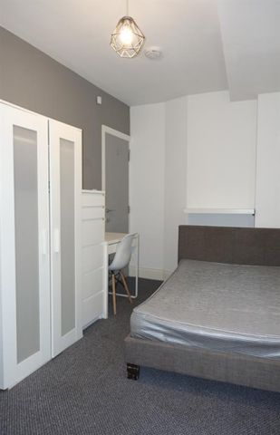 4 bedroom Flat To Let - Photo 5