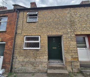 2 bedroom terraced house to rent - Photo 4