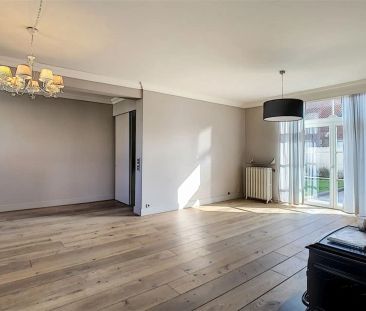 Karaktervolle woning met leuk terras en garagebox - Foto 2