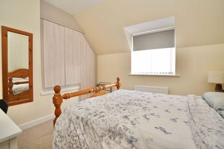 2 bedroom coach house to rent - Photo 2