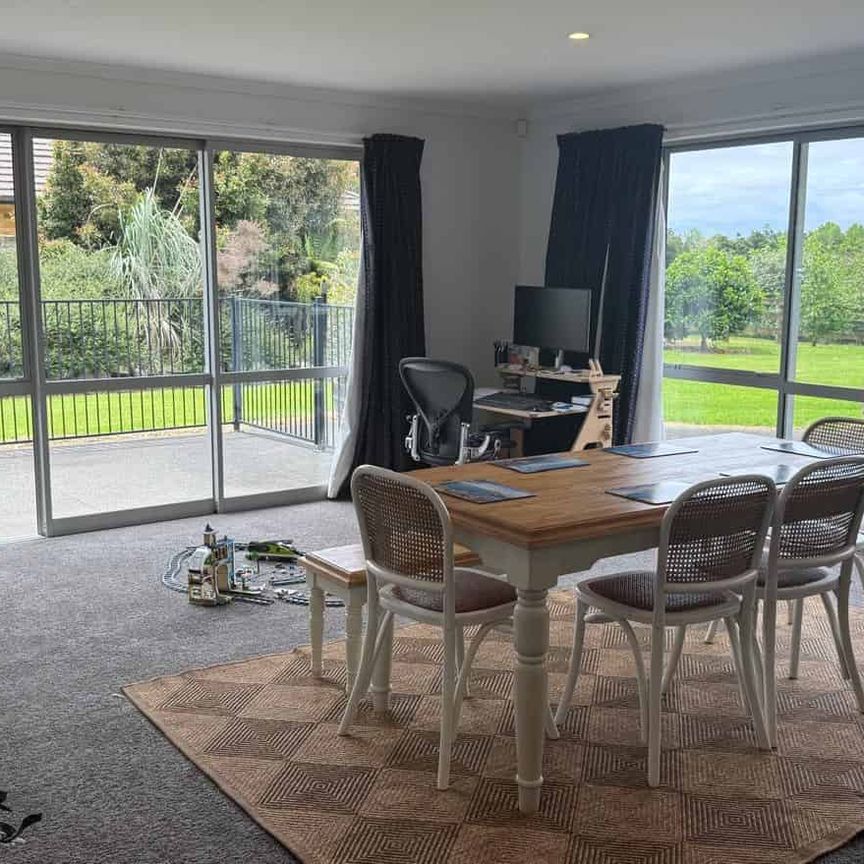 Modern and spacious - Photo 1